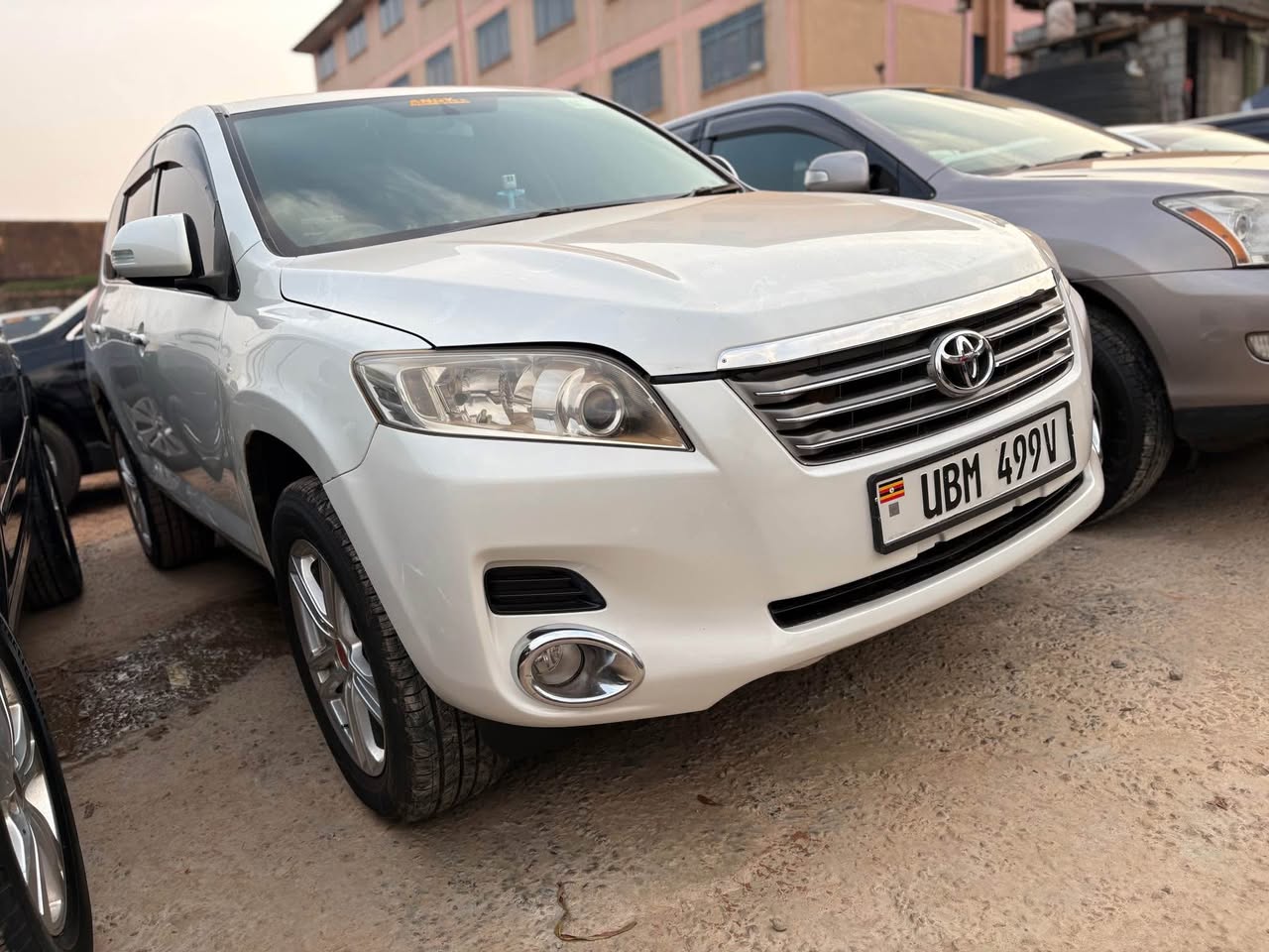 A picture of 38M Toyota Vanguard model 2008 2 4L vvti