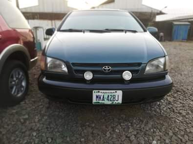 A picture of Clean used 2002 model Toyota sienna location is kaduna Price