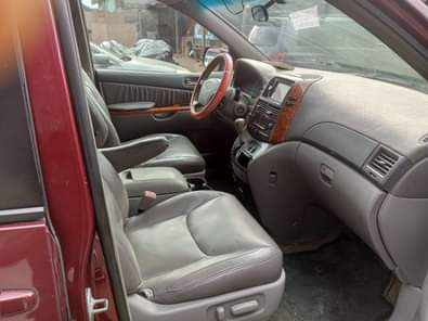 A picture of KB AUTOs Just in 2006 direct Toyota Sienna Comes with