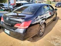 A picture of Toyota Avalon 07