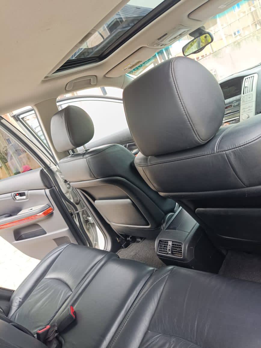 A picture of Lexus Rx 330