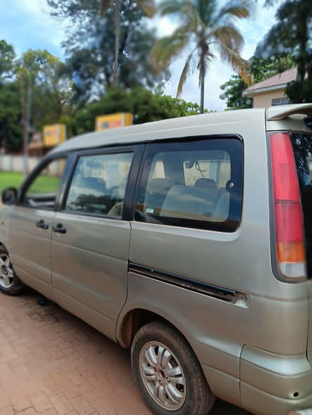A picture of Toyota noah