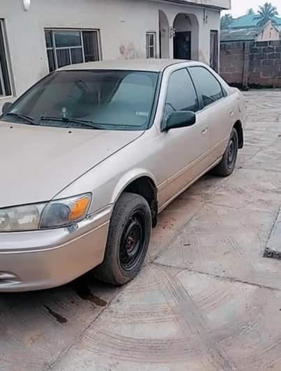 A picture of 2002 Toyota camry Envelope Untouched engine Gear selecting very well