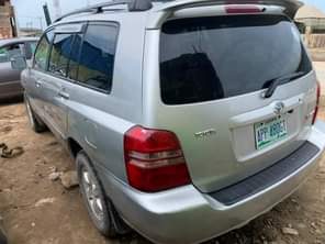 A picture of 2004 model highlander pure first body with a very sound