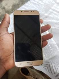 A picture of SAMSUNG j7 pro