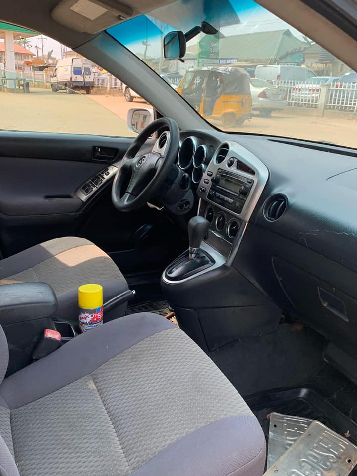 A picture of Toyota matrix 2006