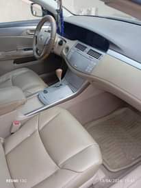A picture of Toyota Avalon 2006