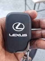 A picture of 2008 model ES 350 With panoramic roof Engine very silent