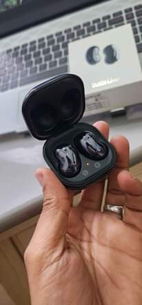A picture of Samsung watch buds