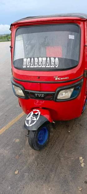 A picture of 2022 tvs king bajaj bajaj tvs king