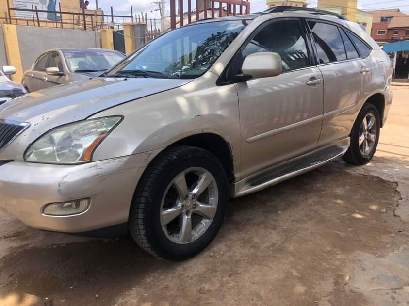 A picture of Serious buyer only please Registered Lexus Rx 330 05 model