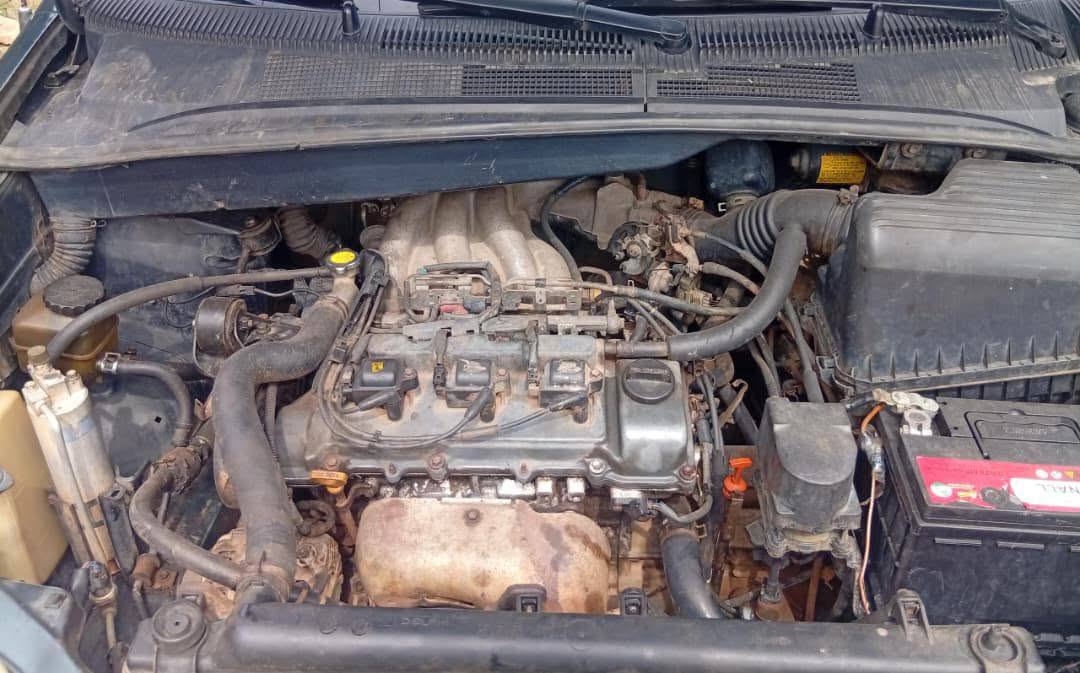 A picture of 2000 TOYOTA SIENNA