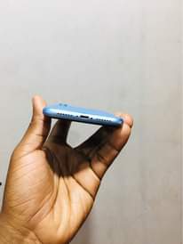 A picture of iPhone XR imesahalika password Gb 128 Fac id ipo Bh