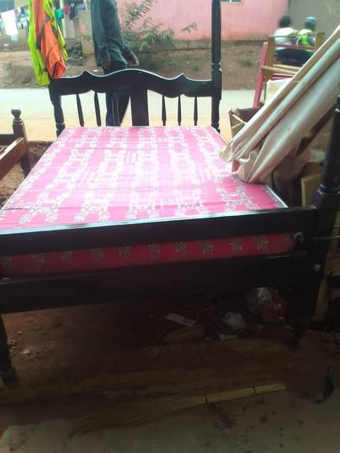 A picture of Bed and mattress 4x6