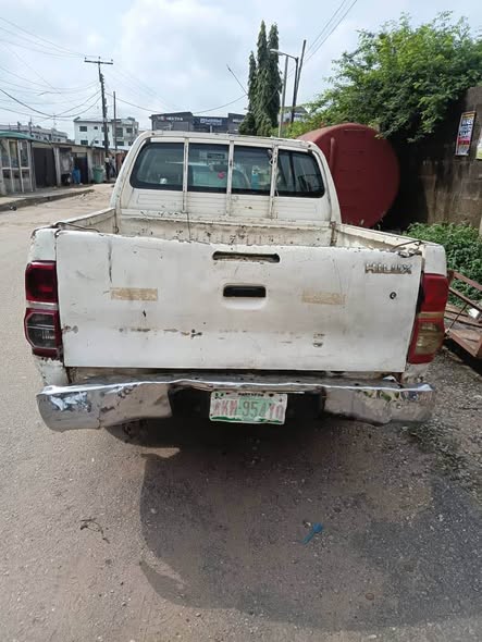A picture of Registered 2010 Toyota Hilux manual petrol double cabin At 3