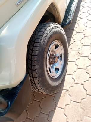 A picture of Toyota Land Cruiser warbus