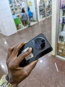 A picture of CAMON 30 ON LOAN