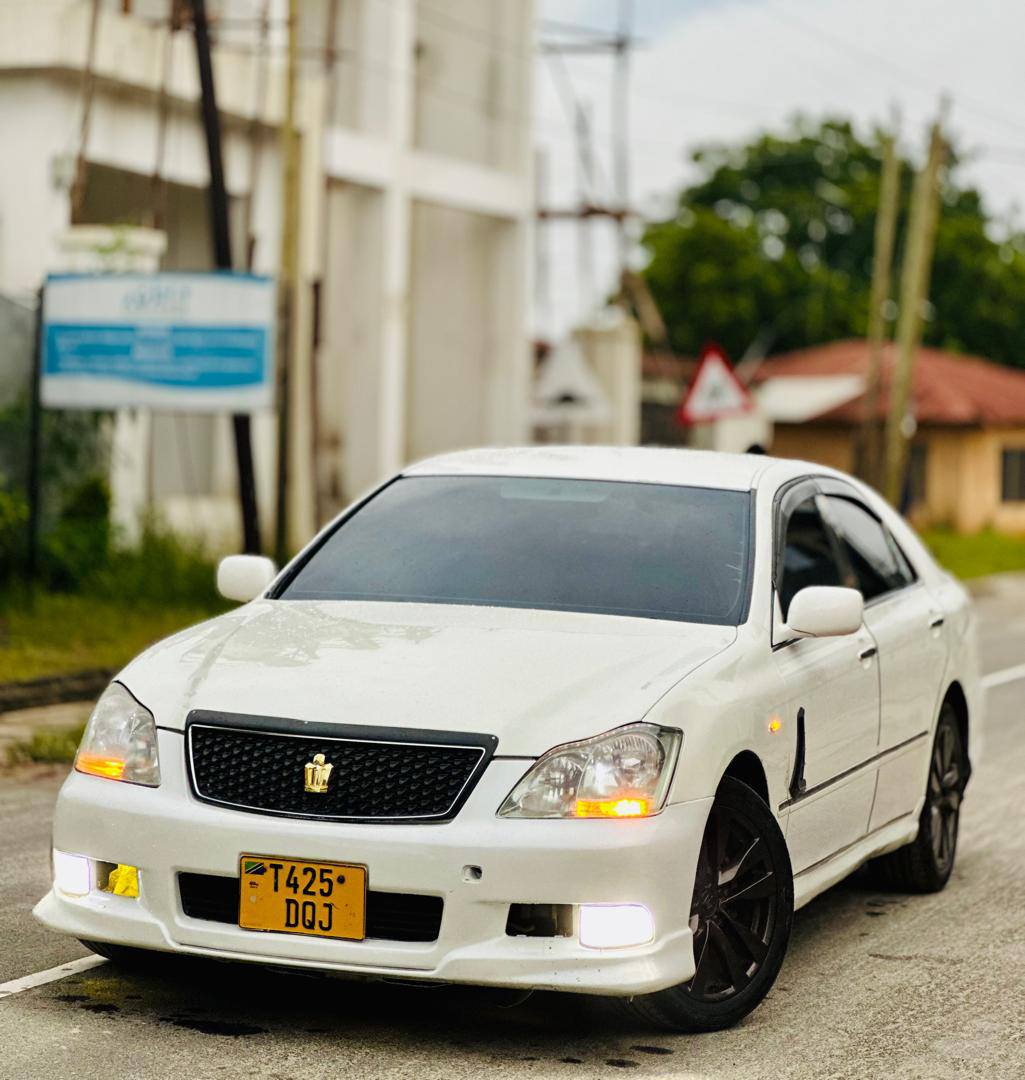 A picture of TOYOTA CROWN ATHLETE