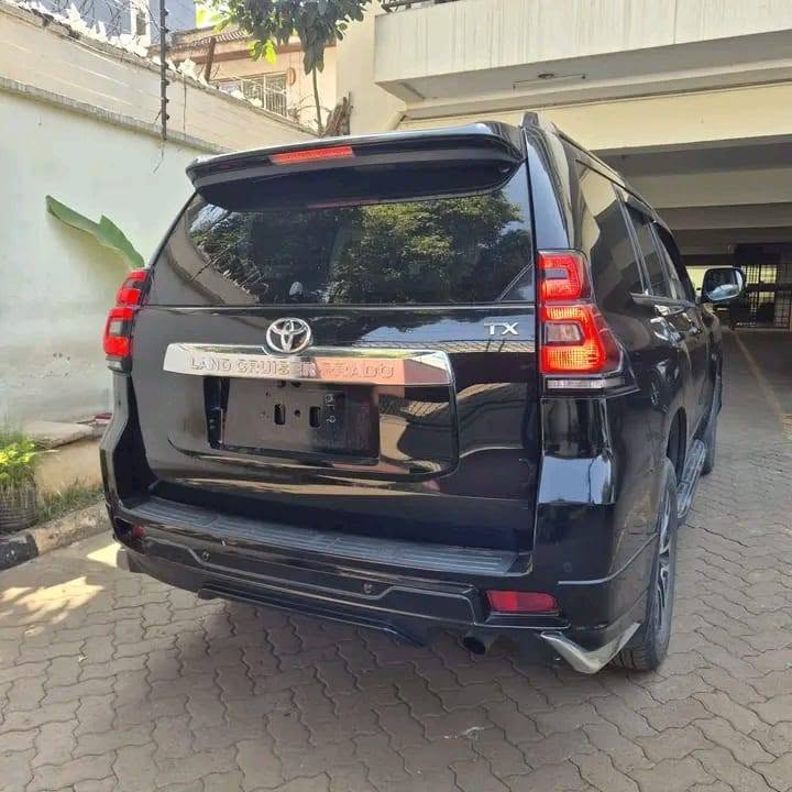 A picture of Land cruiser Prado