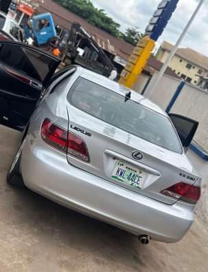 A picture of Lexus Es330