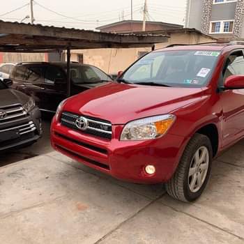 A picture of Sparkling Toyota RAV4