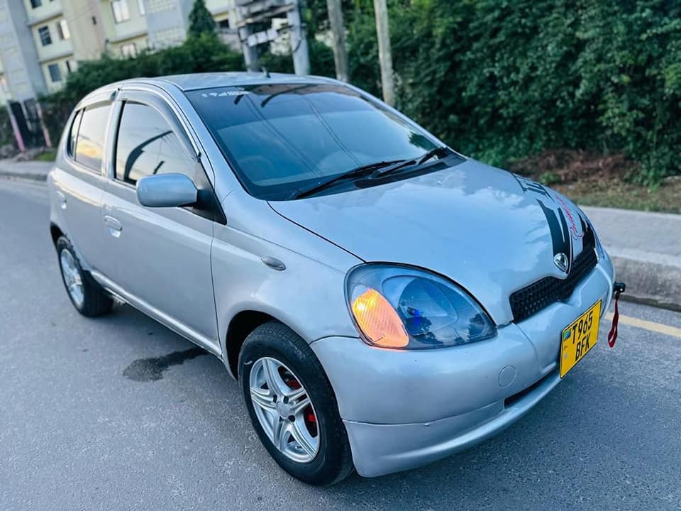 A picture of Toyota vitz old