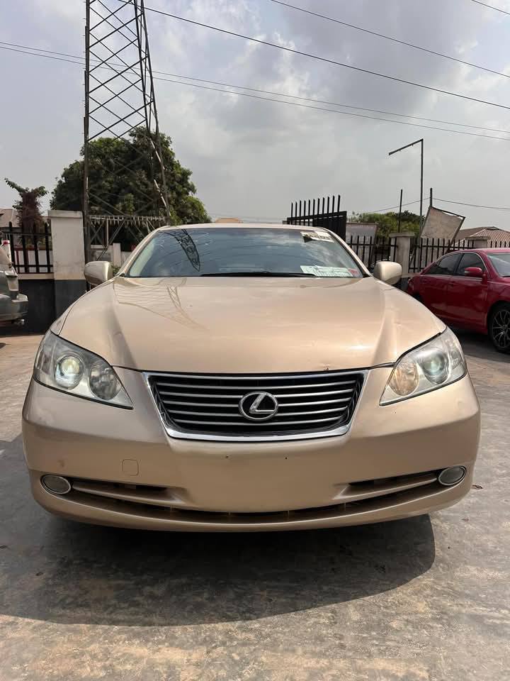 A picture of DIRECT TOKUNBO 2008 LEXUS ES350 Accident Free Full Option Duty
