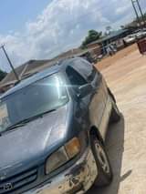 A picture of 2002 Toyota Sienna