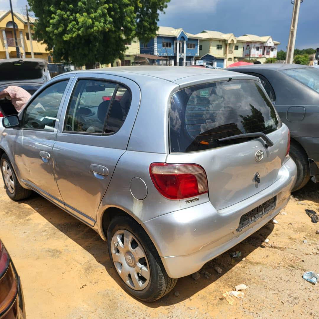 A picture of Toyota Yaris manual 