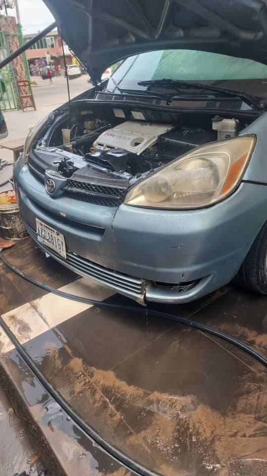 A picture of Toyota sienna 2005
