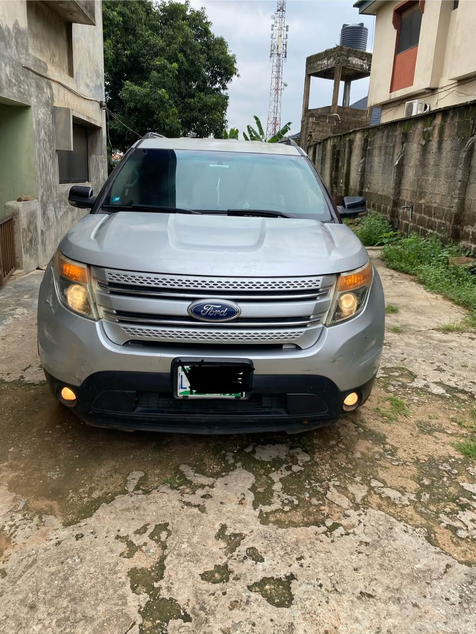 A picture of Ford explorer 2012 with untouched engine and gear ac Moscow