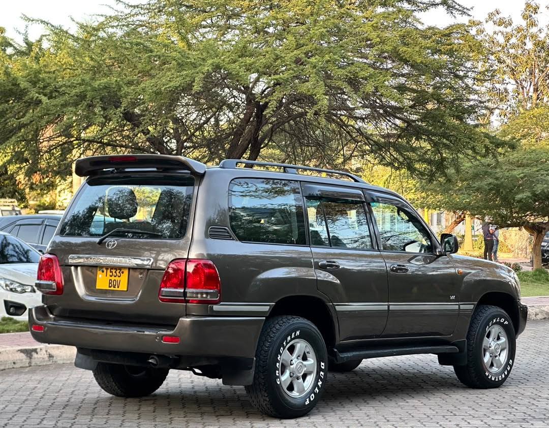 A picture of 2001 TOYOTA LANDCRUISER VX LIMITED AMAZON BQV Make Toyota Model
