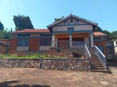 houses makindye