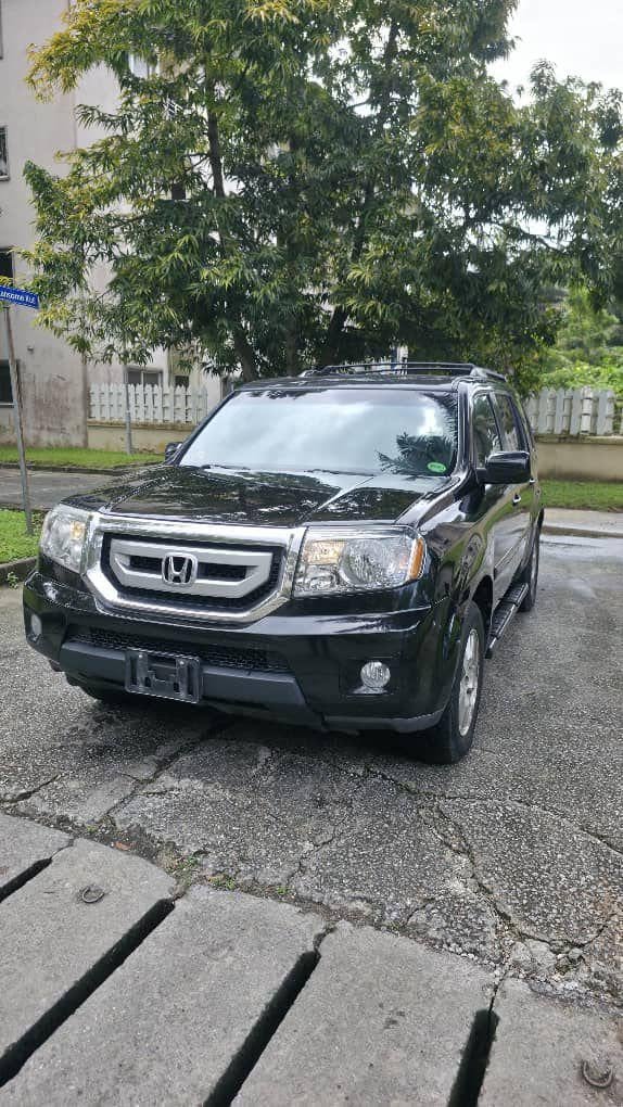 A picture of 2012 Honda pilot