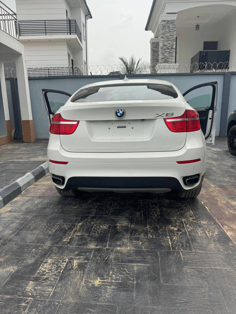 A picture of X6 Bmw 2010 going for 36m Buy and drive no