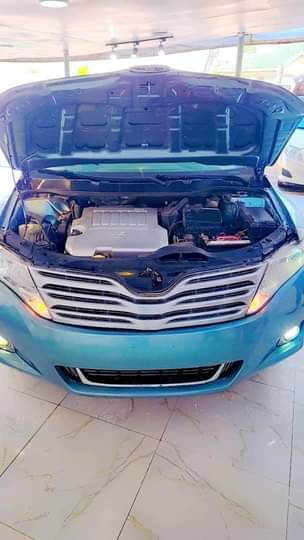 A picture of 2011 Green Registered Venza