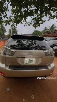 A picture of Rx 330 up for sale and everything is working perfectly