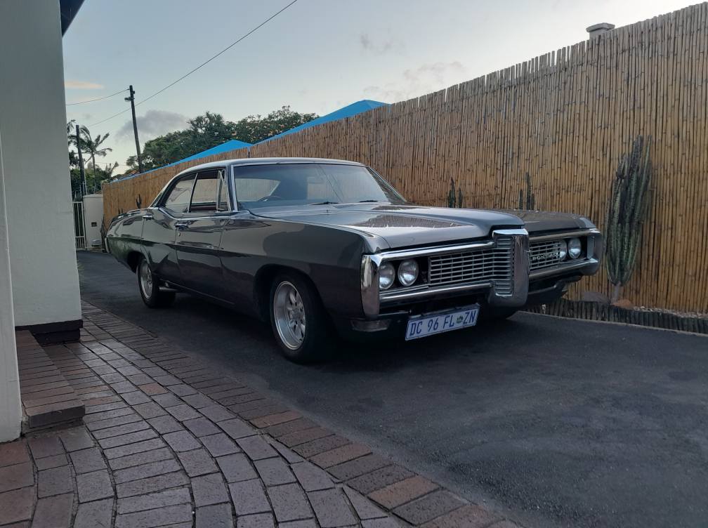 v8 cars