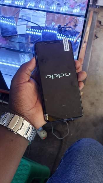 A picture of OPPO A83
