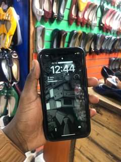 A picture of Iphone xr