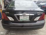 A picture of Toyota Avalon 04