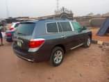 A picture of 010 Toyota Highlander