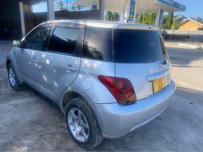 A picture of TOYOTA IST