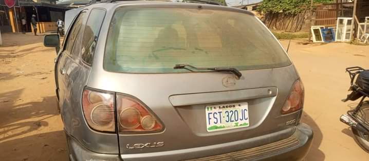 A picture of Lexus RX300