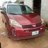 A picture of Toyota sienna 2005 in good condition Sound engine and gear