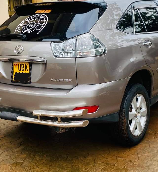 A picture of Harrie kawundo call or wtsp 0702960352