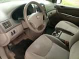 A picture of Extremely super sharp and clean Toyota sienna 06 Model untempered