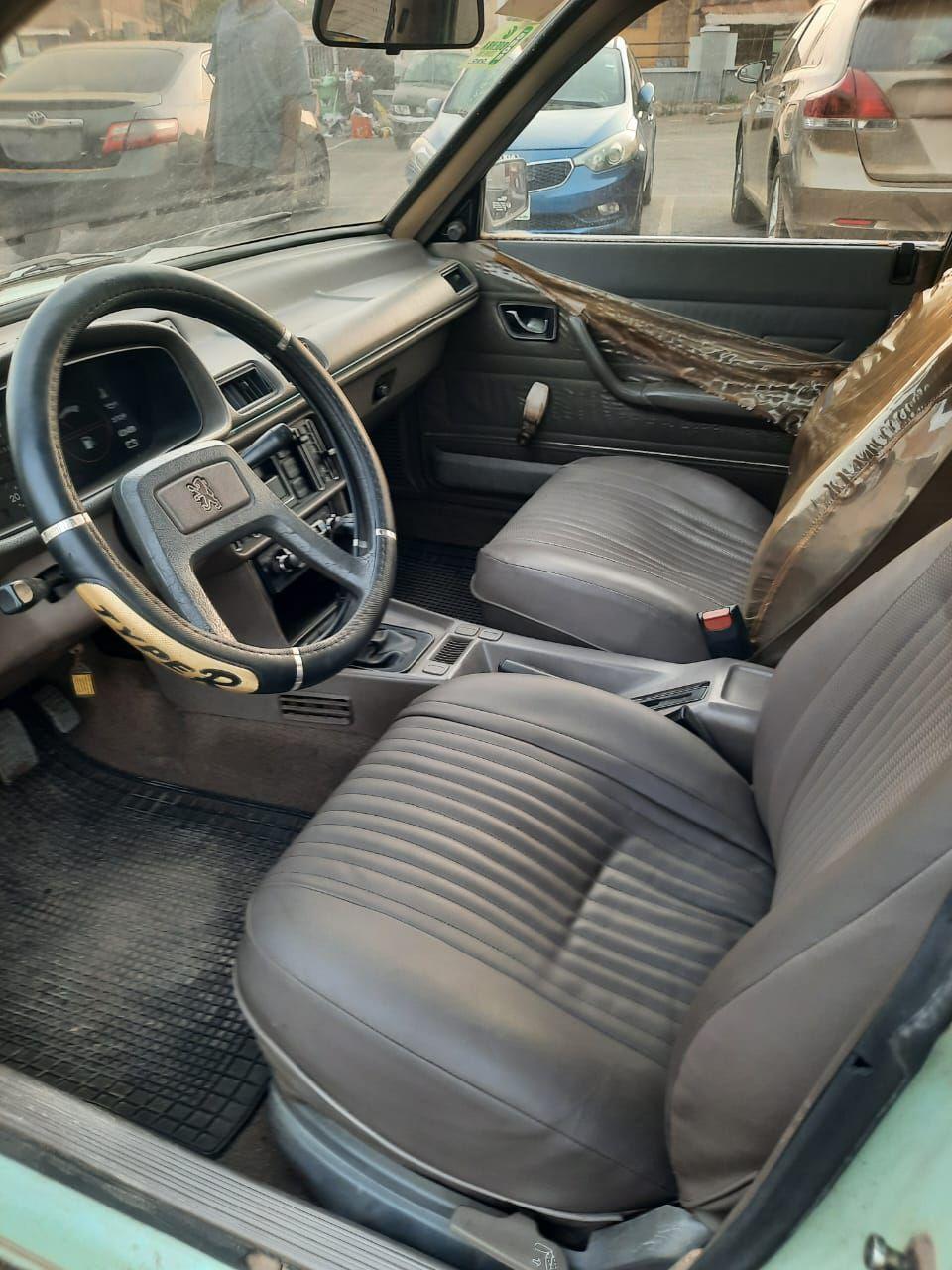 A picture of 1994 Peugeot car