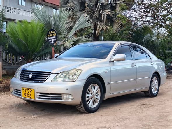 A picture of Toyota Crown royal 0712188493