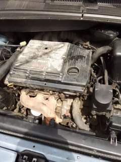 A picture of Toyota sienna 2002 model with good engine and transmission good